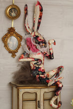 Mischievous Hare -No. 39/ (Romantic Bloom)